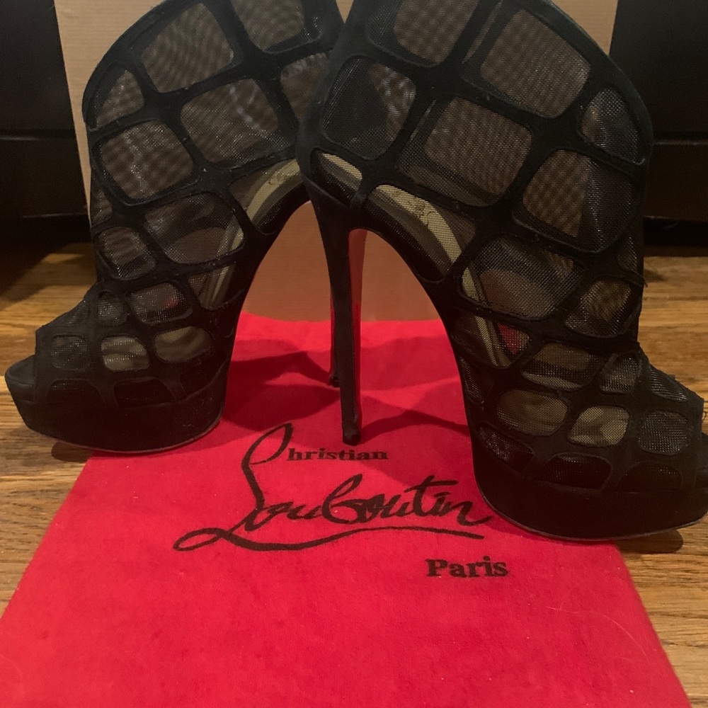 💲SOLD💲Christian louboutin Black Alta bootie heel